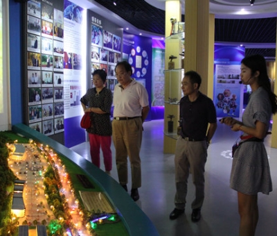 上?？茖W(xué)技術(shù)文獻(xiàn)出版社胡德仁主任蒞臨仙客來公司考察