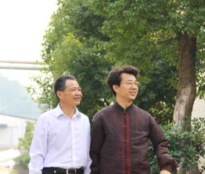 中國食用菌協(xié)會創(chuàng)新發(fā)展模式課題組組長趙中良蒞臨仙客來公司調(diào)研創(chuàng)新發(fā)展模式課題實施情況并轉(zhuǎn)達全國政協(xié)副主席阿不來提?阿不都熱西提的問候