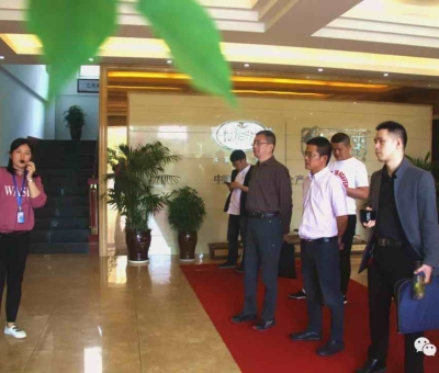 “堅(jiān)扶實(shí)業(yè)，造福人民”推動(dòng)食用菌產(chǎn)業(yè)升級(jí)！省發(fā)改委商價(jià)管理處領(lǐng)導(dǎo)蒞臨仙客來靈芝調(diào)研。