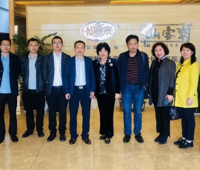 支持少數(shù)民族企業(yè)發(fā)展！延邊大學(xué)草仙藥業(yè)有限公司董事長(zhǎng)李英姬蒞臨江西仙客來(lái)公司進(jìn)行合作交流