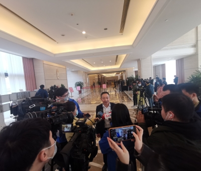 努力推進綠色有機農(nóng)產(chǎn)品、中醫(yī)藥、文化和旅游等產(chǎn)業(yè)重要基地建設(shè) 江西仙客來董事長潘新華參加省十三屆人大五次會議積極建言獻策