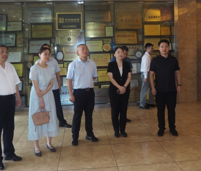 國(guó)家審計(jì)署領(lǐng)導(dǎo)赴仙客來(lái)有機(jī)靈芝全產(chǎn)業(yè)鏈可視工廠調(diào)研指導(dǎo)